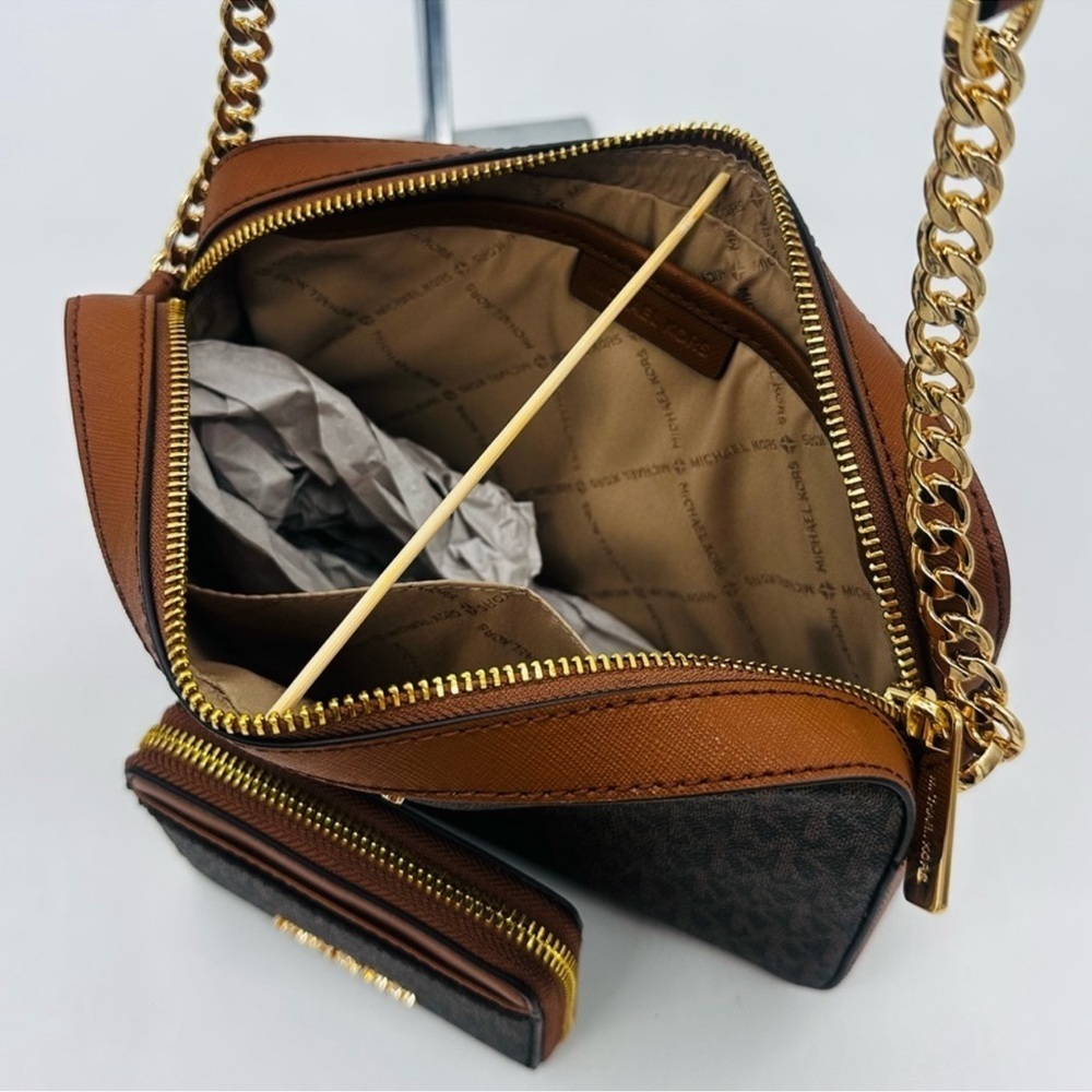 Michael Kors Large EW Crossbody Bag & Jet Se Travel MD ZA Card Case Wallet - Picture 8 of 12